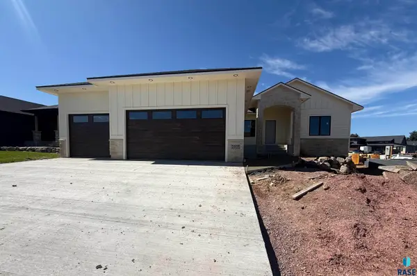 2105 S Red Oak Ave, Sioux Falls, SD 57110