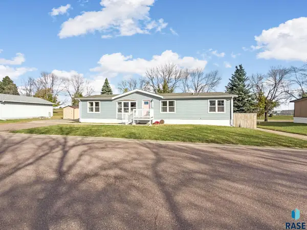 604 N Swan Pl, Sioux Falls, SD 57107