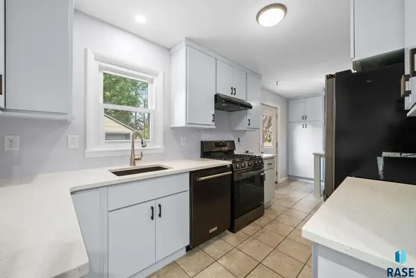 913 S Williams Ave, Sioux Falls, SD 57104