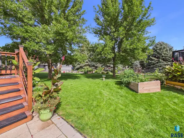 5936 S Lois Ln, Sioux Falls, SD 57108
