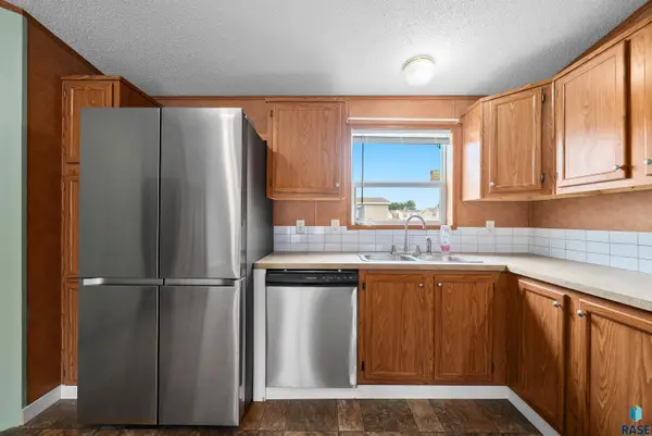6004 S Belfair Pl, Sioux Falls, SD 57106