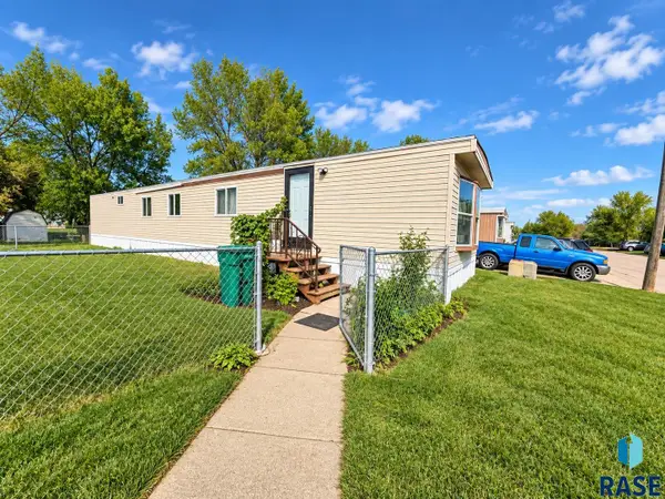 6006 W Flamingo Pl, Sioux Falls, SD 57107