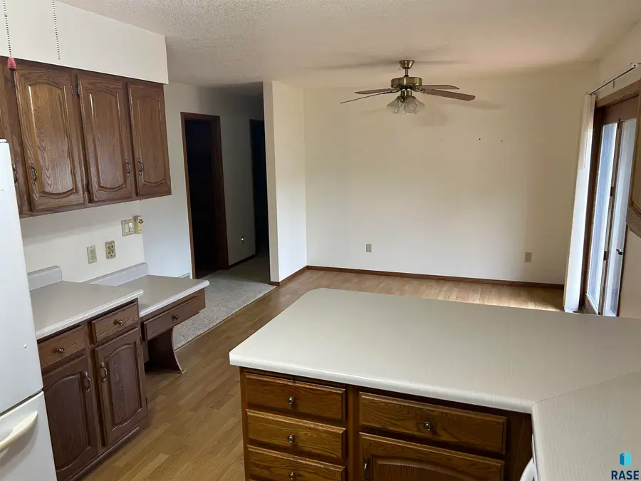 811 James Pl, Yankton, SD 57078 - #2