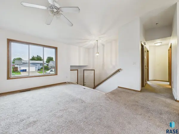 7521 S Bell Cir, Sioux Falls, SD 57108