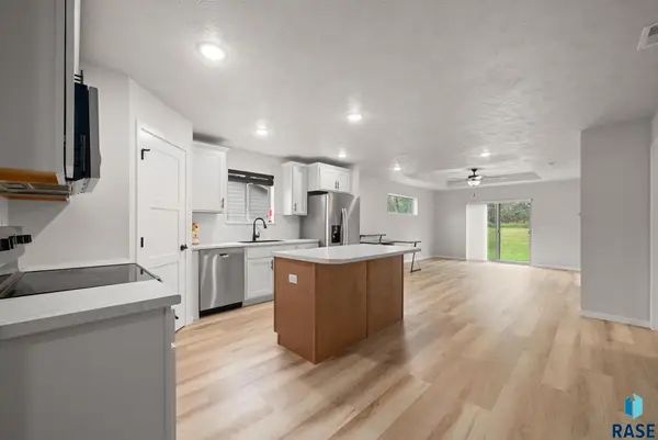 123 E Countryside Ave, Lennox, SD 57039