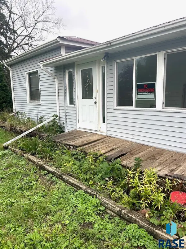404 Cliff Ave, Valley Springs, SD 57068