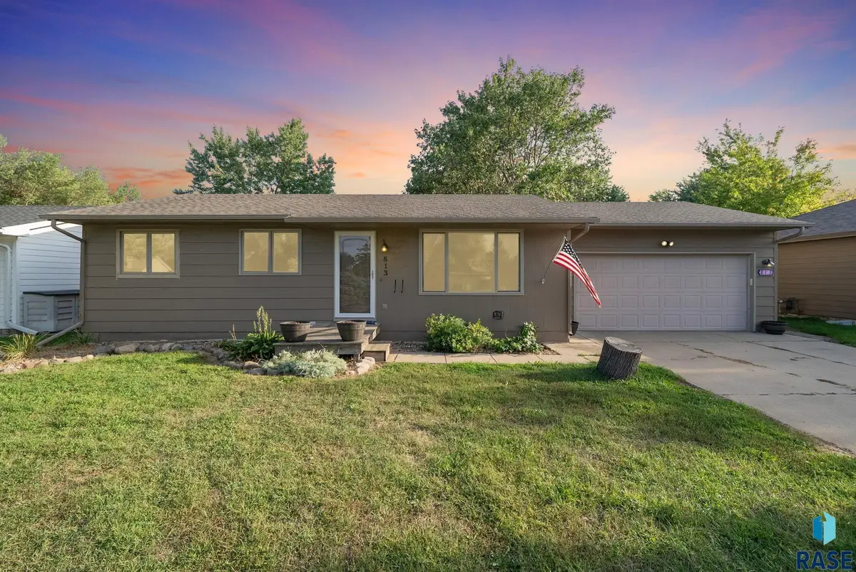 813 E Elm St, Harrisburg, SD 57032 - #1