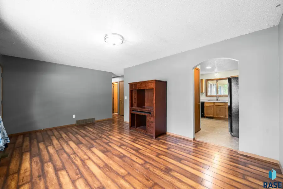 813 E Elm St, Harrisburg, SD 57032 - #3