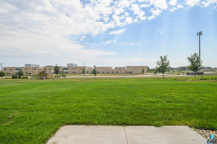 6601 E Fieldview St, Sioux Falls, SD 57110 - #3