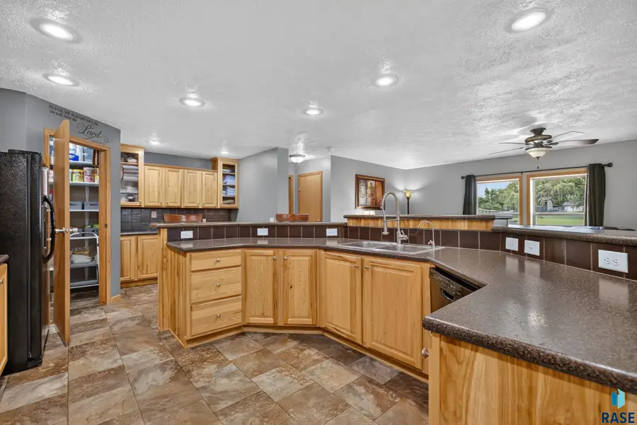 809 S Mckinley St, Lennox, SD 57039 - #3