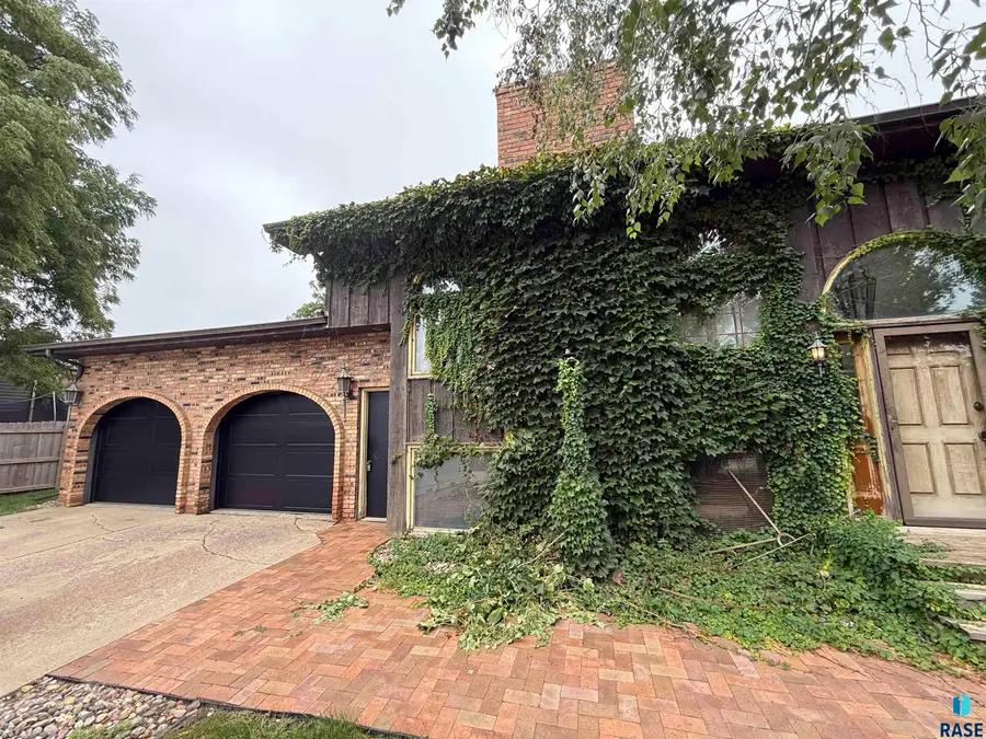 4309 S Briarwood Ave, Sioux Falls, SD 57103 - #2