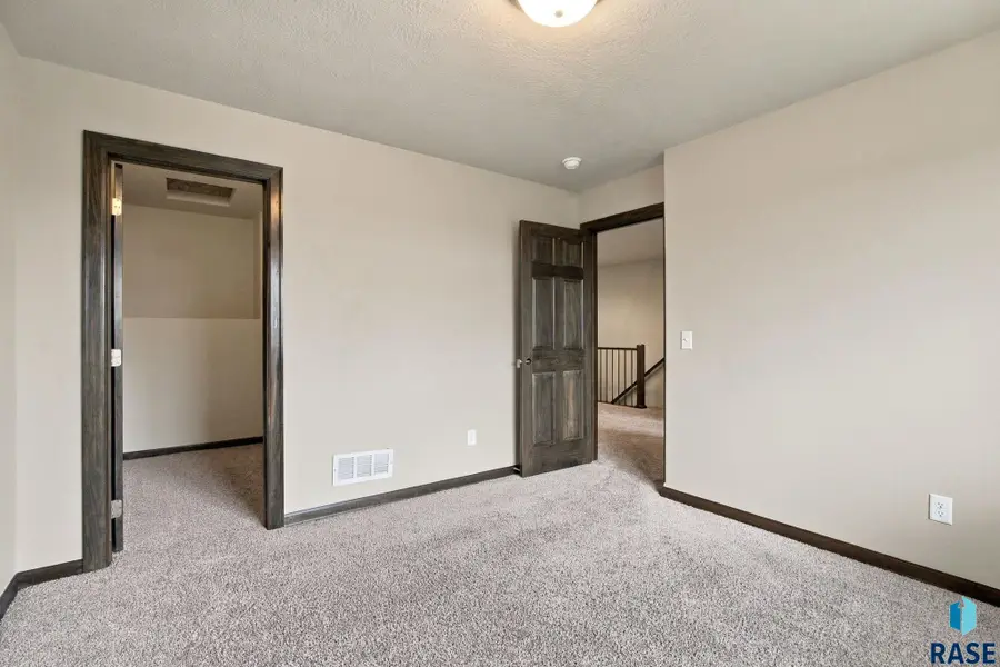 5804 S Bounty Pl, Sioux Falls, SD 57108 - #2