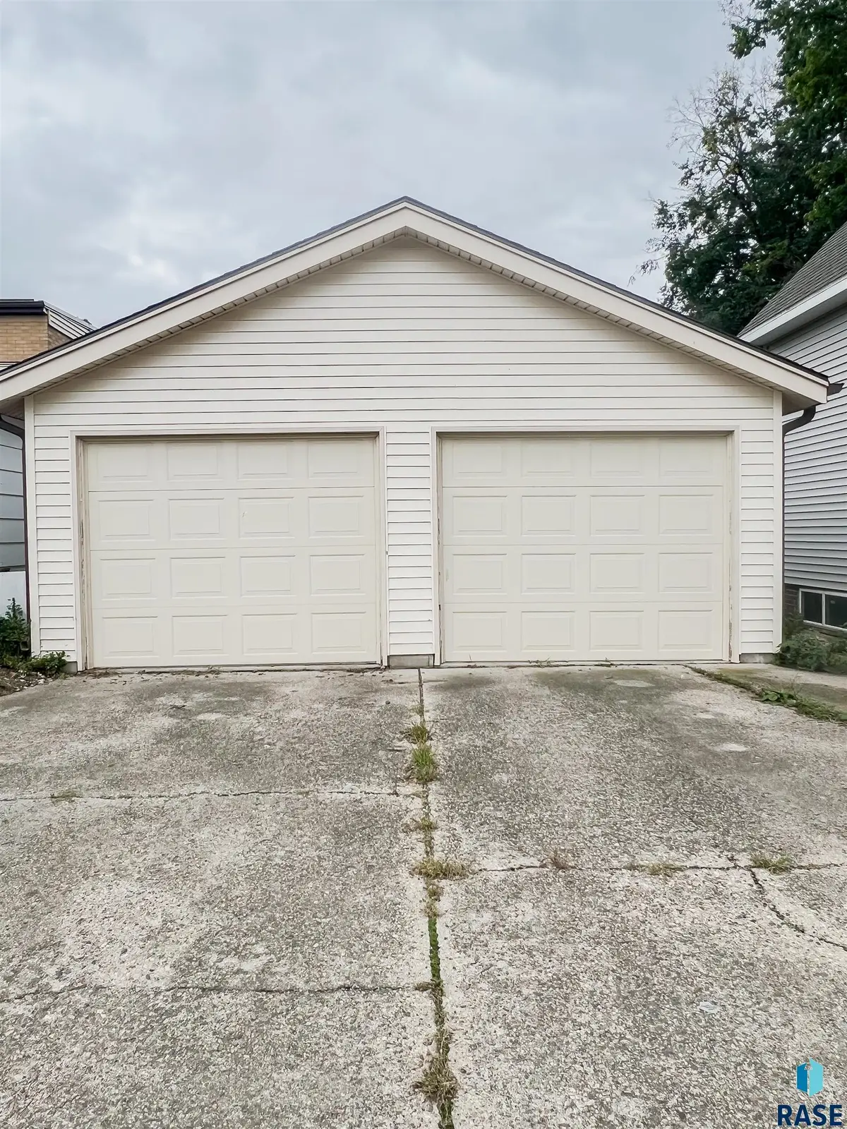 213 N Cedar St, Luverne, MN 56156 - #1