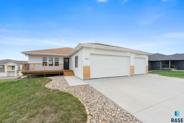 916 Trojan Ave, Hartford, SD 57033