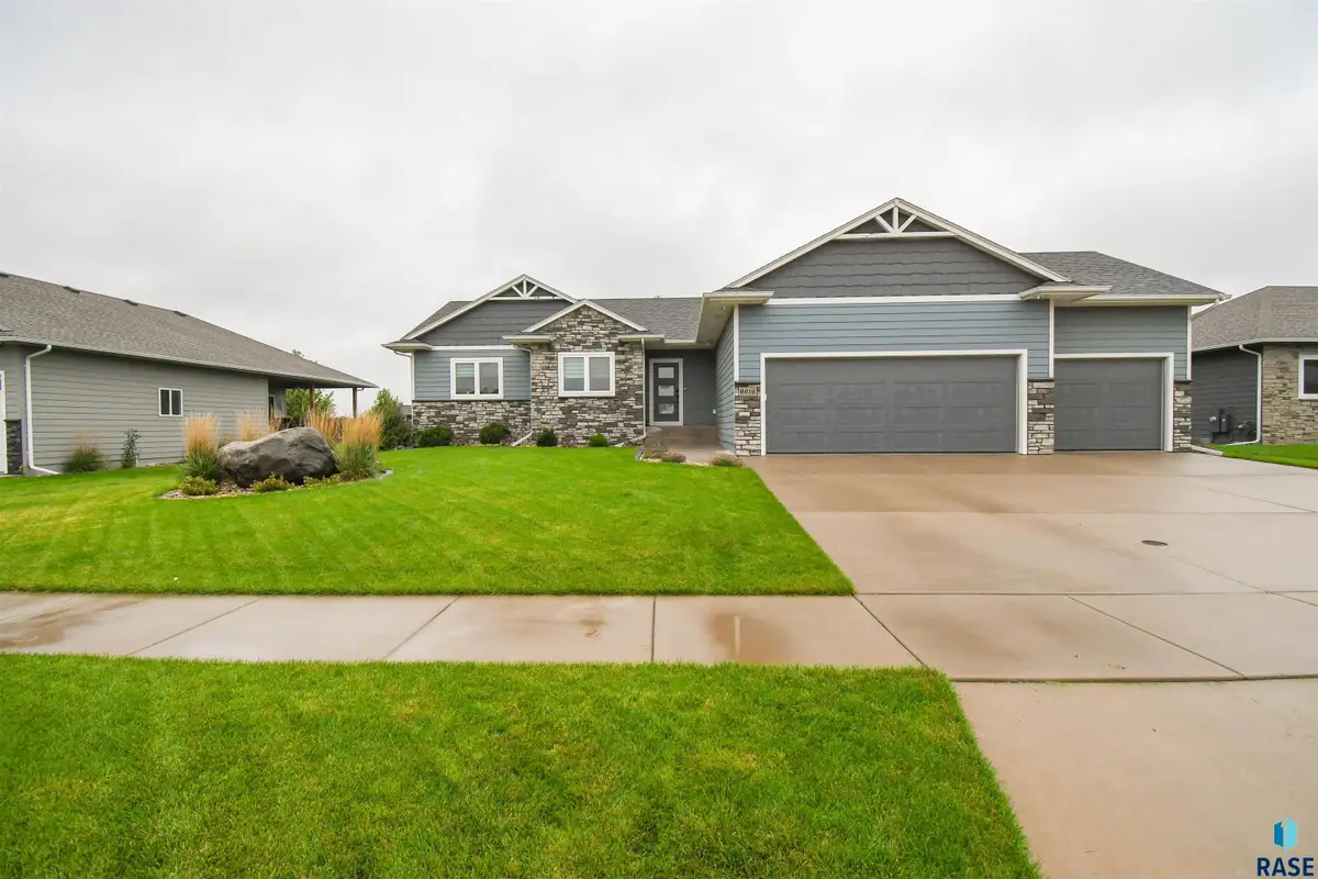 6616 E 33rd St, Sioux Falls, SD 57110 - #1