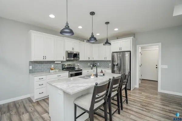 6616 E 33rd St, Sioux Falls, SD 57110
