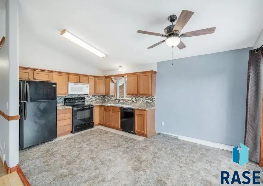 5604 S Sundowner Ave, Sioux Falls, SD 57106 - #1