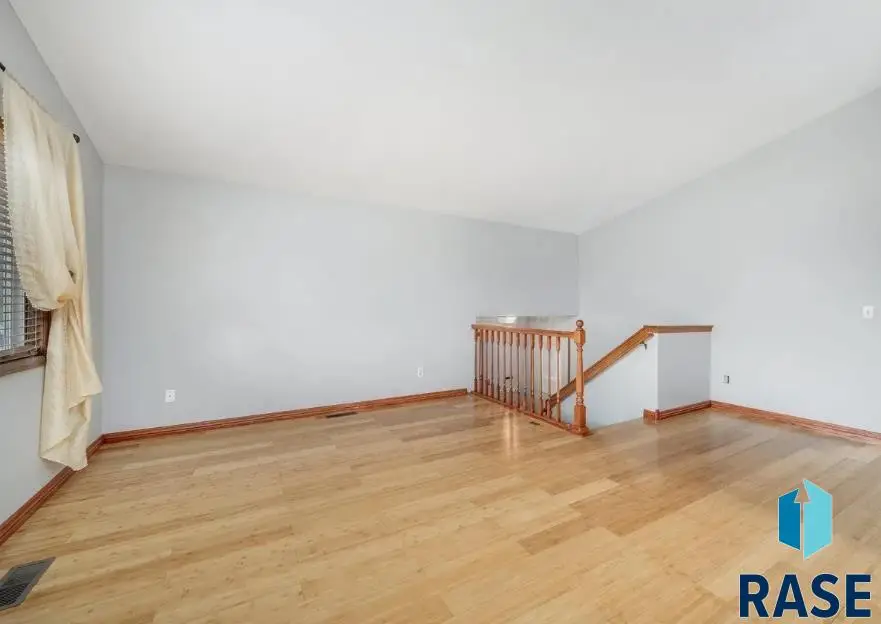5604 S Sundowner Ave, Sioux Falls, SD 57106 - #2