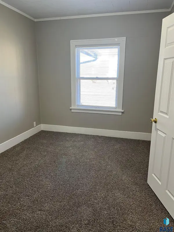 925 W 12th St, Sioux Falls, SD 57104