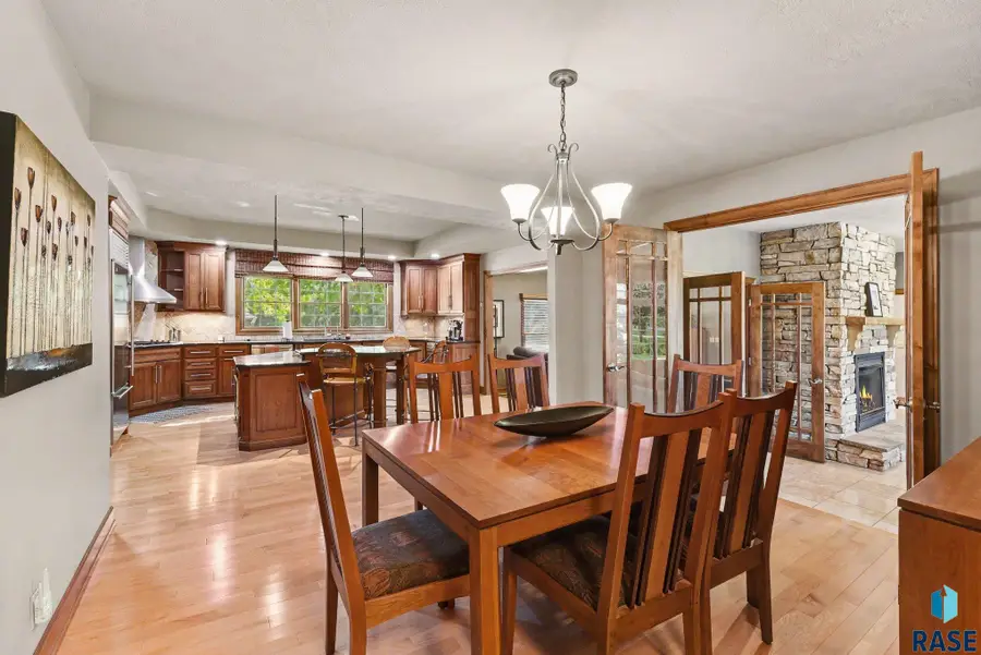 527 Ashmont Rd, Madison, SD 57042 - #3