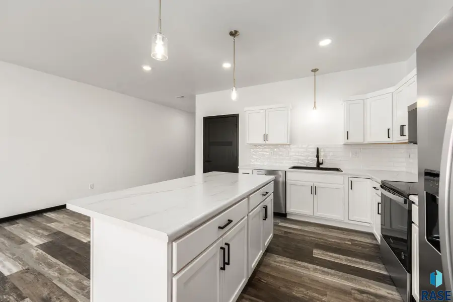 4610 E Whisper Ridge Pl, Sioux Falls, SD 57108 - #2