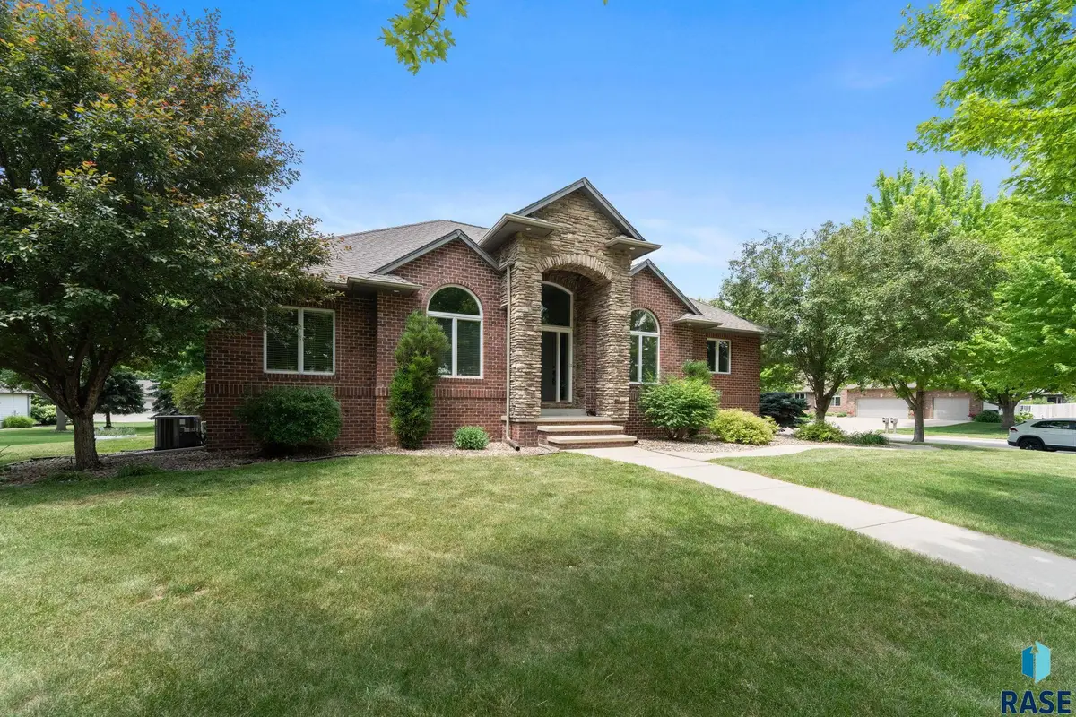 6205 S Pinehurst Ct, Sioux Falls, SD 57108 - #1