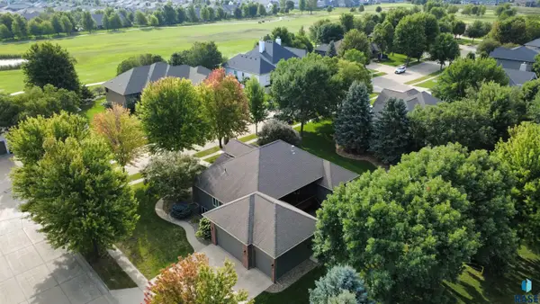 6205 S Pinehurst Ct, Sioux Falls, SD 57108
