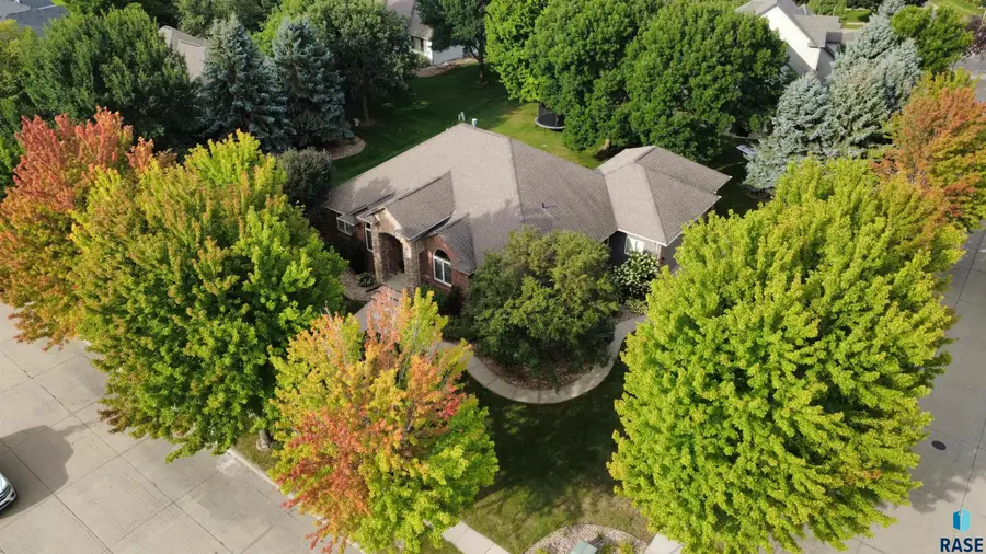 6205 S Pinehurst Ct, Sioux Falls, SD 57108 - #3