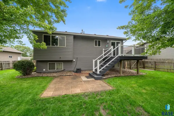 1135 Sunset Dr Dr, Beresford, SD 57004