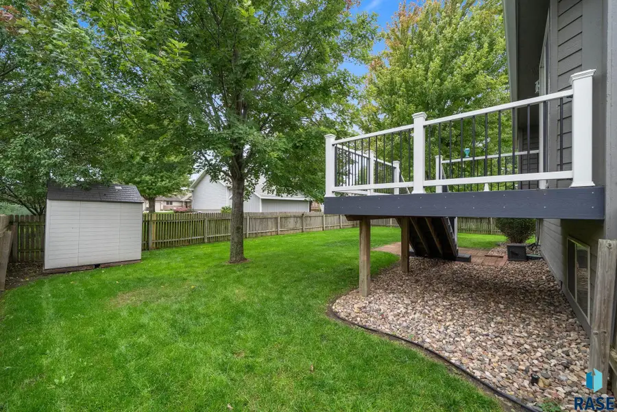 1135 Sunset Dr Dr, Beresford, SD 57004 - #2