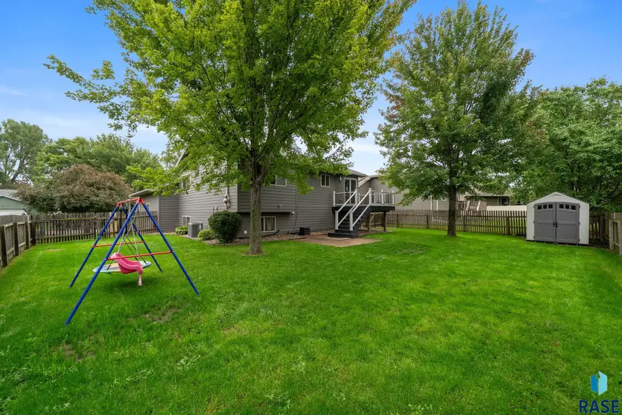 1135 Sunset Dr Dr, Beresford, SD 57004 - #3