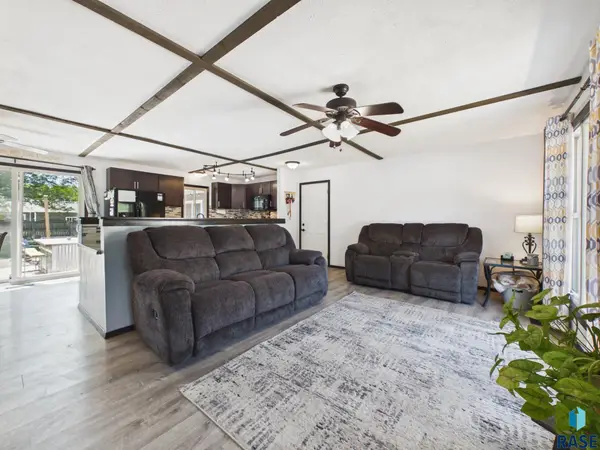 209 W 7th St, Hartford, SD 57033