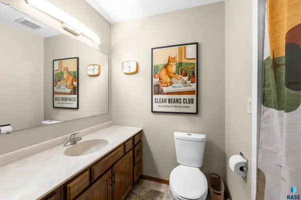 5712 W Walden Dr, Sioux Falls, SD 57106