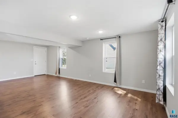 641 N Railway Ave, Canistota, SD 57012