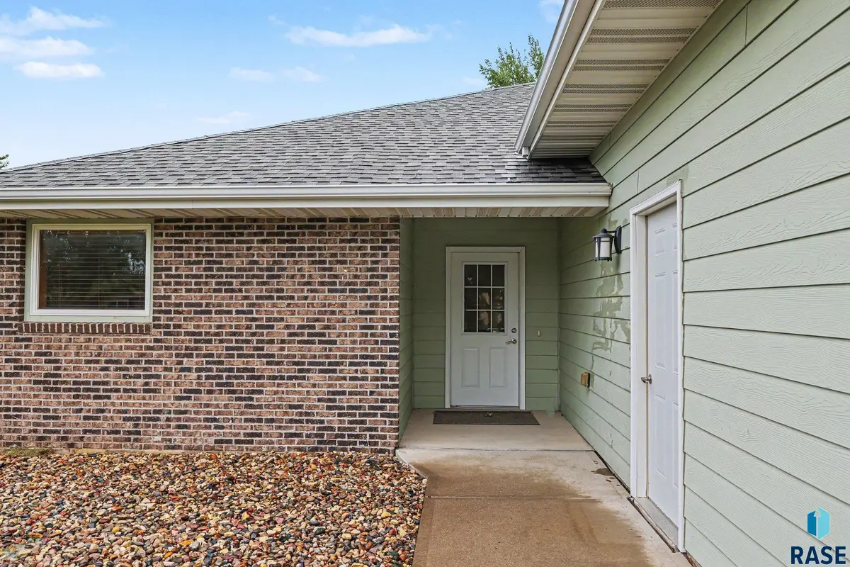828 E 70th St, Sioux Falls, SD 57108 - #1