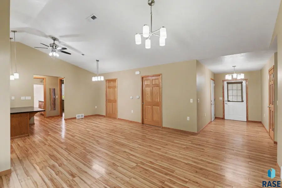 828 E 70th St, Sioux Falls, SD 57108 - #2