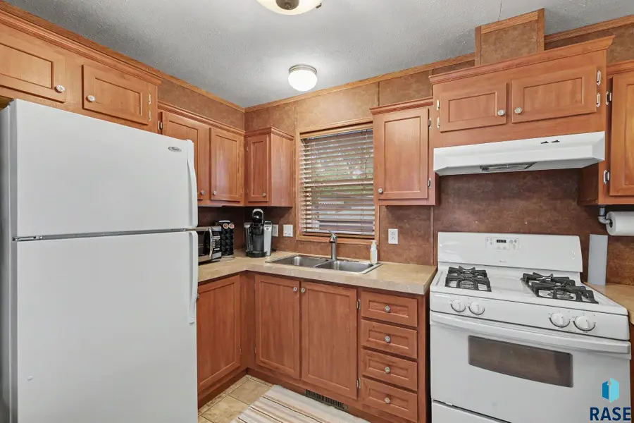 6402 Fischer Pl #C17, Wentworth, SD 57075 - #3