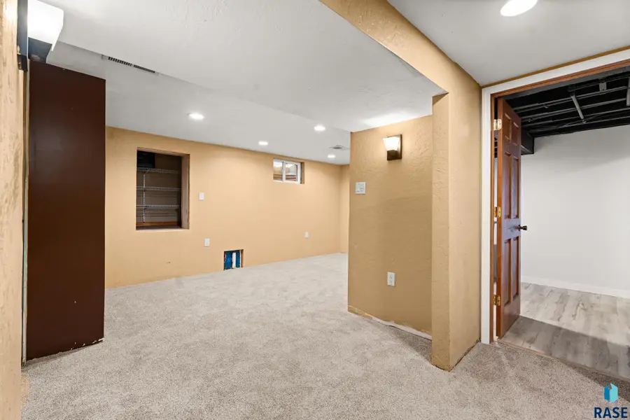 1211 W 13th St, Sioux Falls, SD 57104 - #3