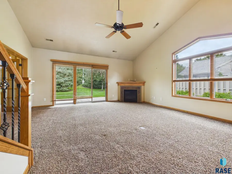 720 E 70th Pl, Sioux Falls, SD 57108 - #3