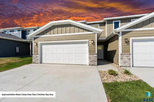 4616 E Whisper Ridge Pl, Sioux Falls, SD 57108