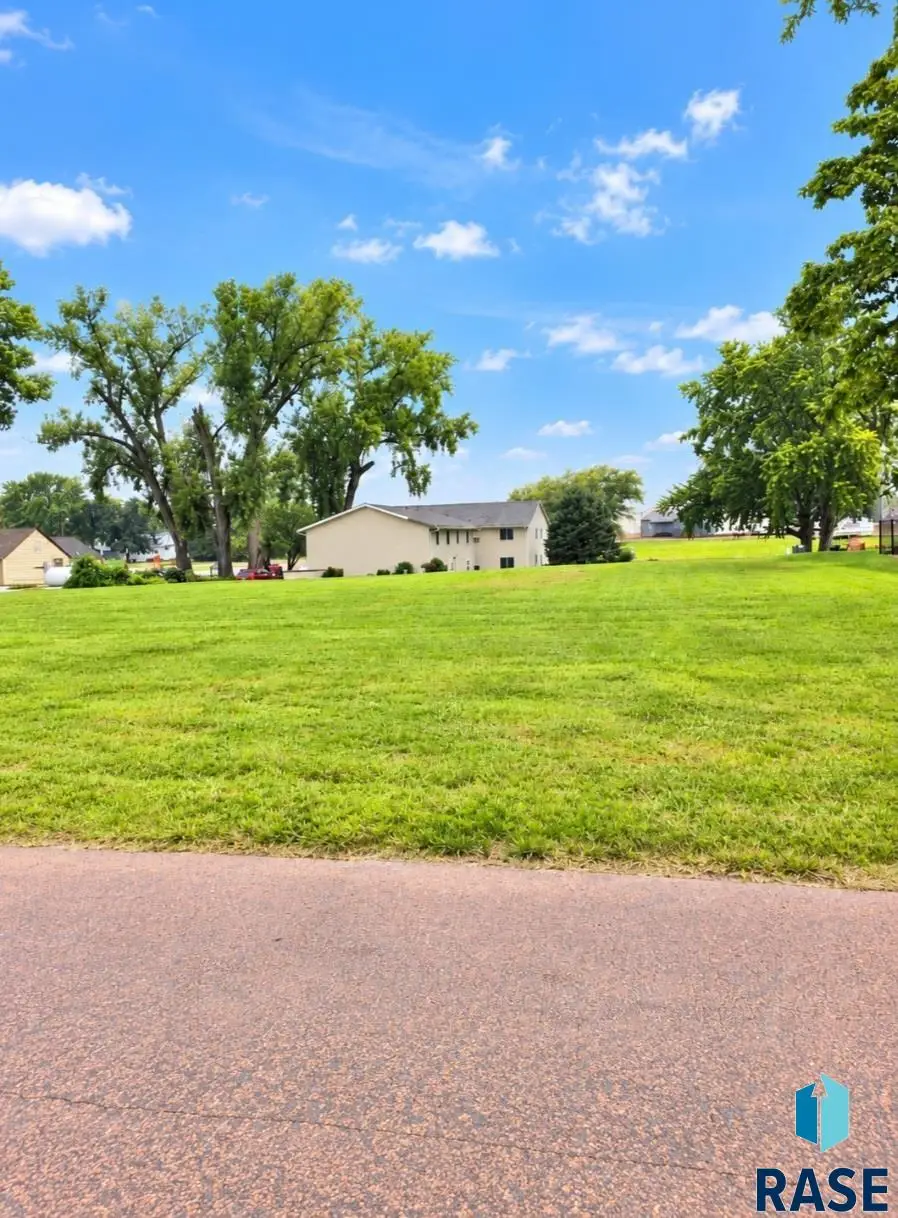 103 N Nora St, Viborg, SD 57070 - #1