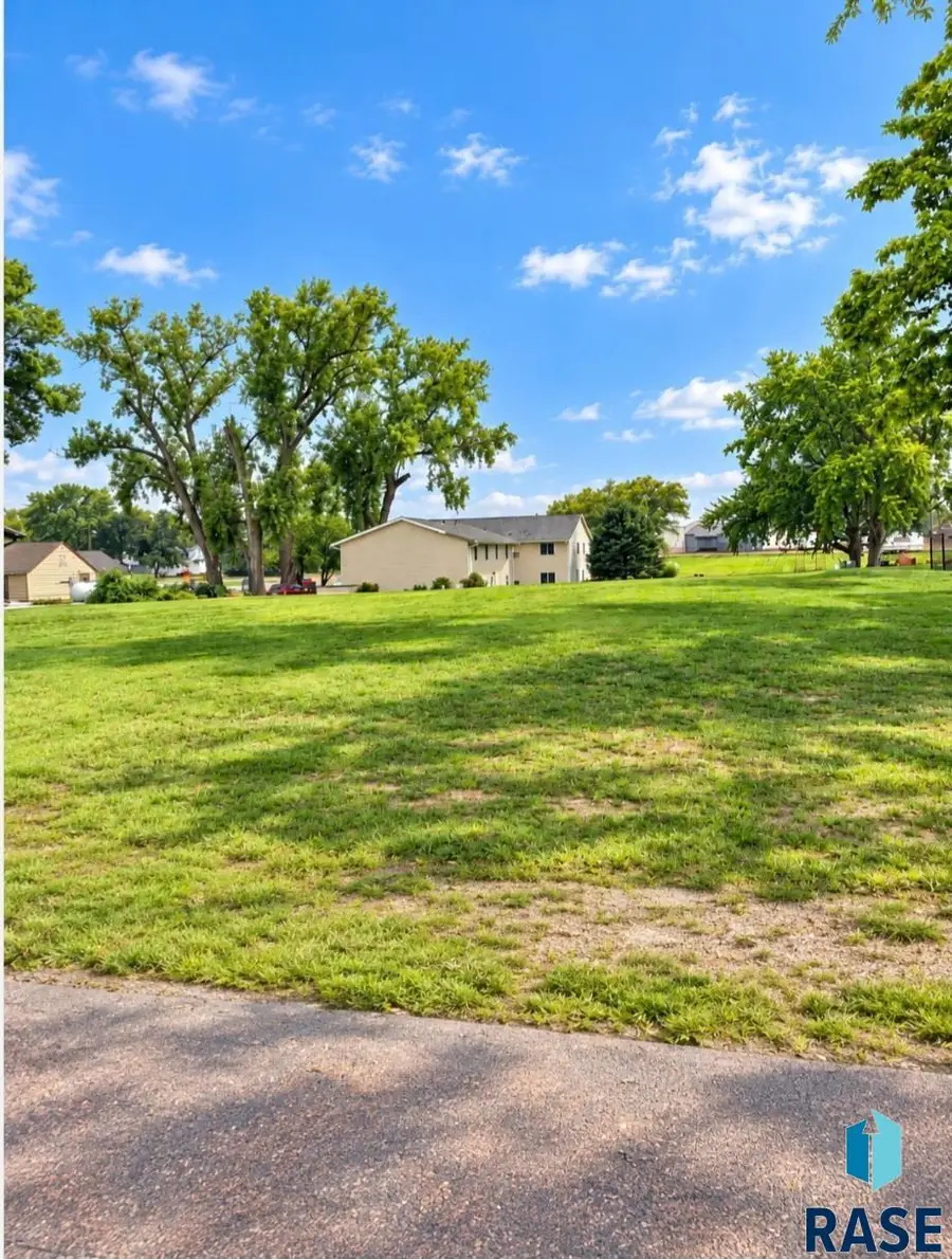 103 N Nora St, Viborg, SD 57070 - #2