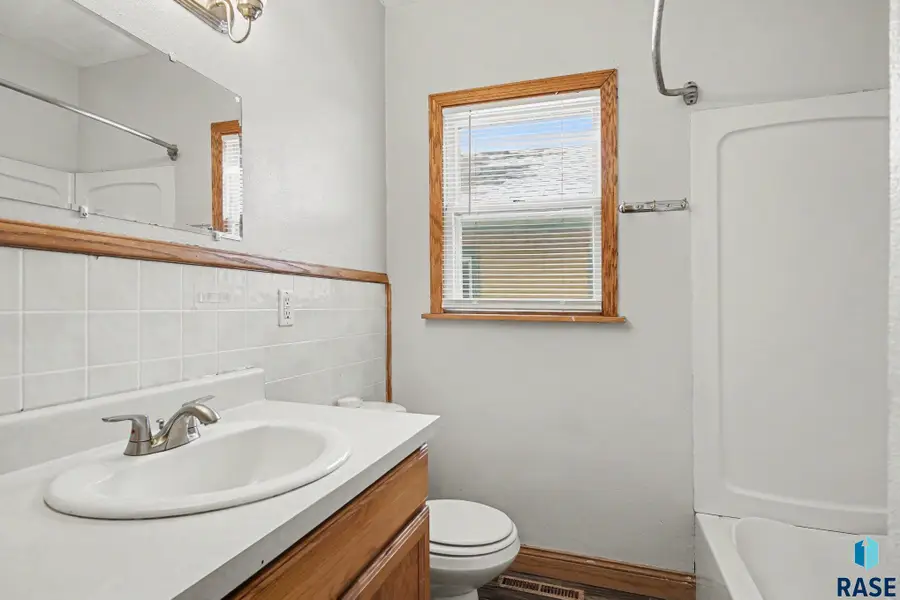 710 N Terrace Pl, Sioux Falls, SD 57104 - #3