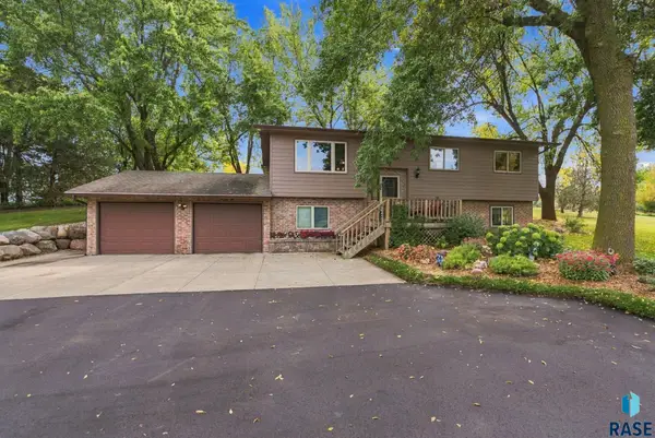 7505 E Elston Pl Rd, Sioux Falls, SD 57107