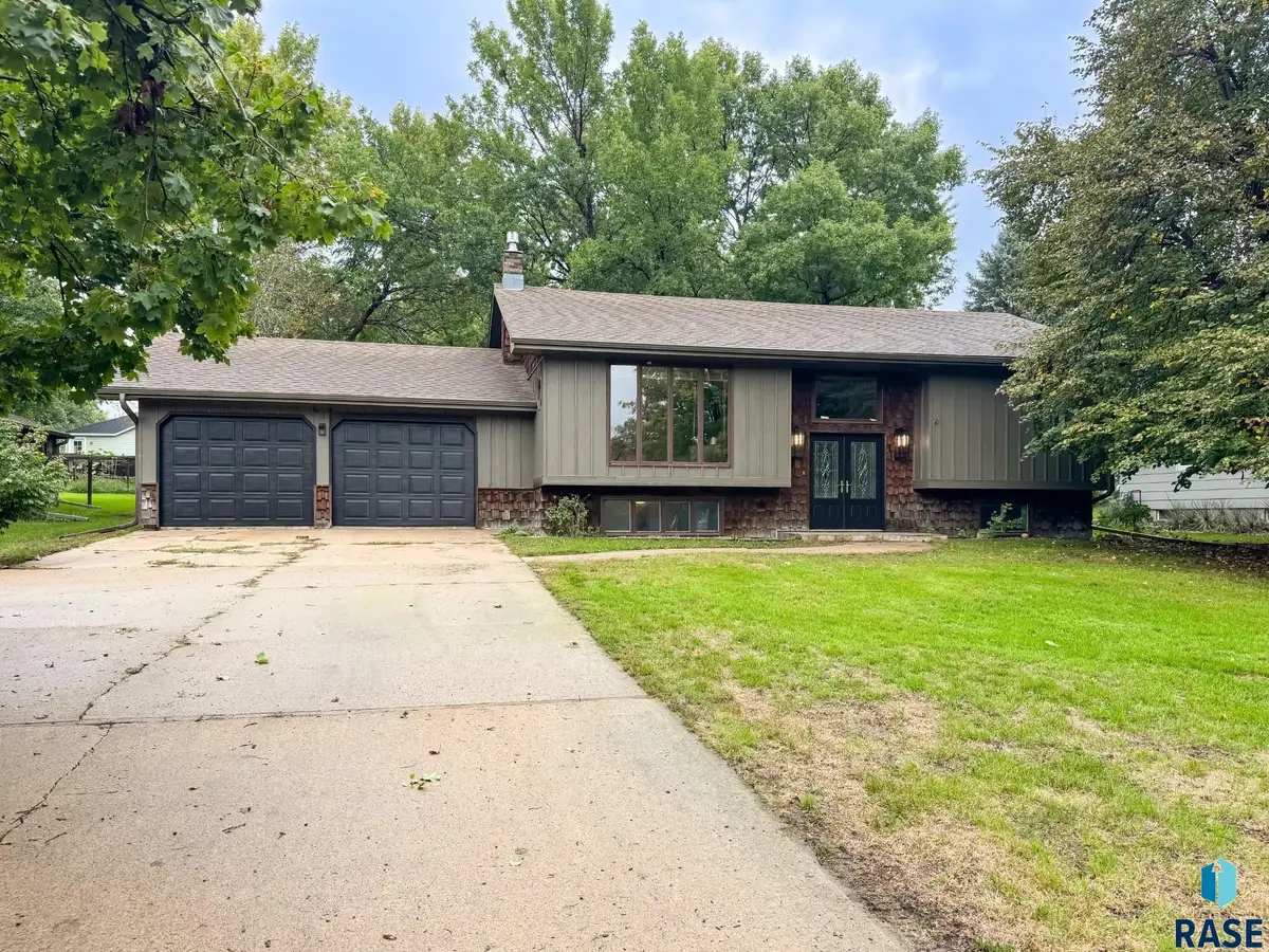 555 Danon Dr, Parker, SD 57053 - #1