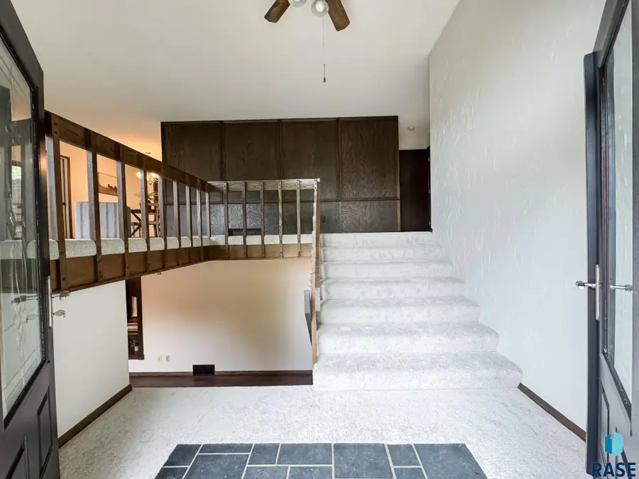 555 Danon Dr, Parker, SD 57053 - #2