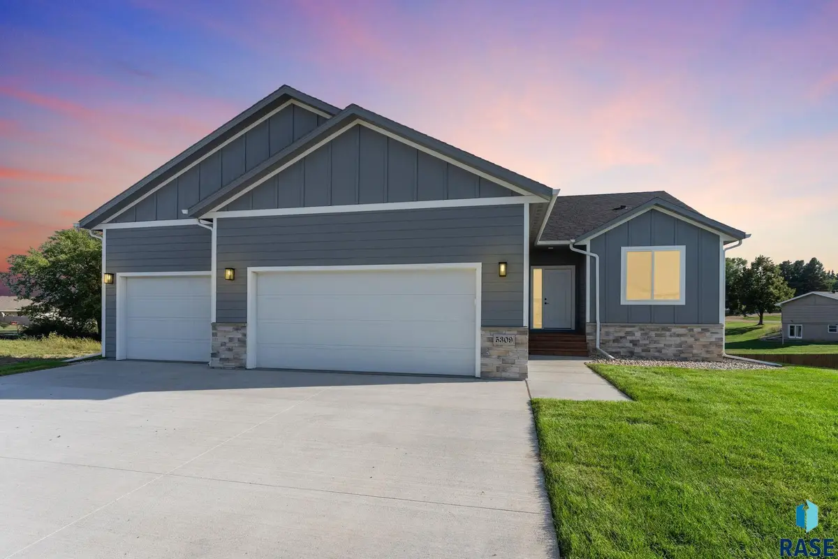 5309 Cushman St, Sioux Falls, SD 57107 - #1