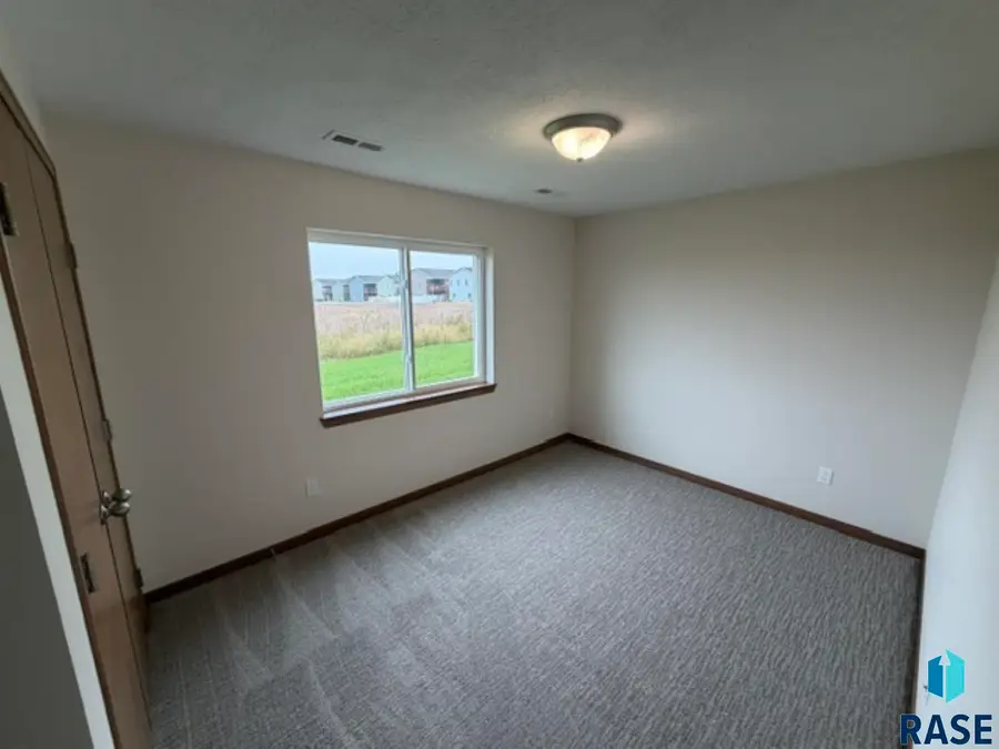 3507 S Heather Ave, Sioux Falls, SD 57106 - #2