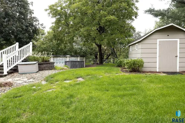 1609 E Sylvan Cir, Brandon, SD 57005