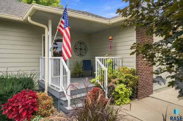 111 W Doral Ct, Sioux Falls, SD 57108